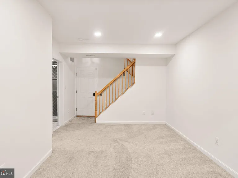 42685 Rolling Rock Sq — Photo 46