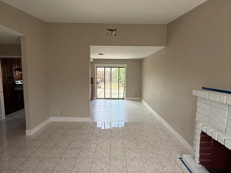 1573 Redfield Ct — Photo 3