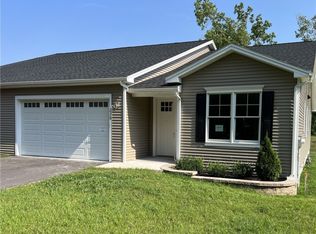 3219 W Cedarbush Dr, Canandaigua, NY 14424