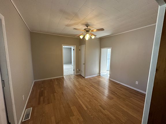 4th image of 218 W 4th St