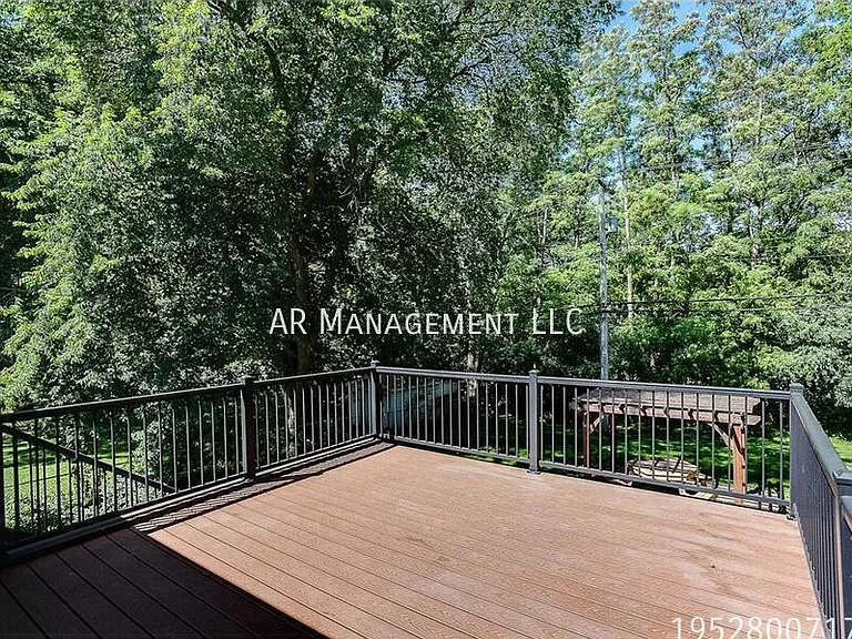6416 Sherwood Ave — Photo 12