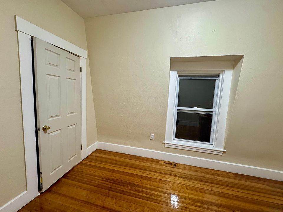 Bedroom1 with closet