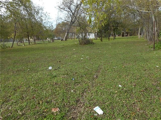 2nd image of 4815 Dolphin Rd