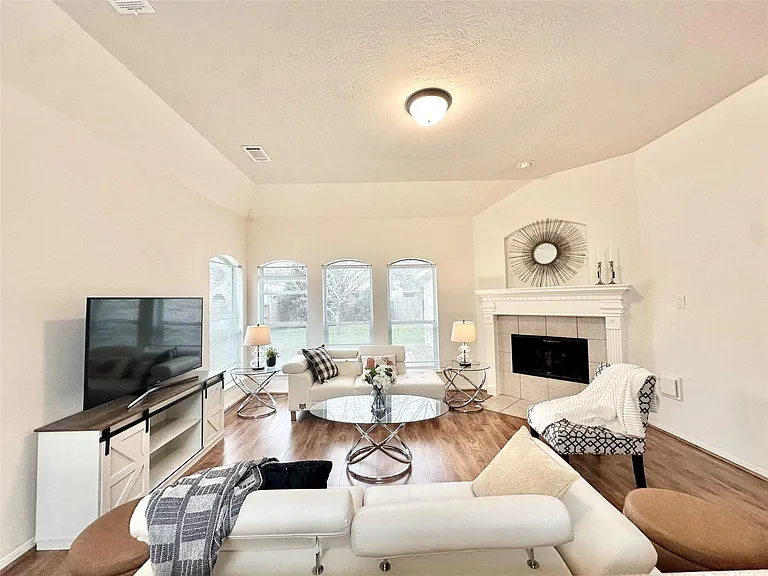 4903 Falls Cir — Photo 5