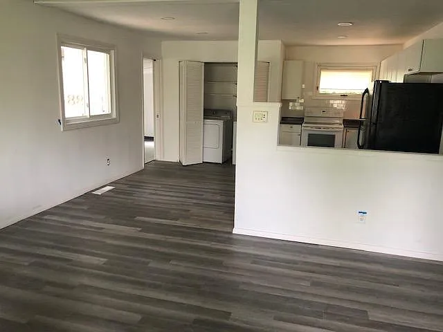 3588 Oakwood St — Photo 2