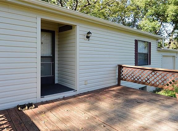5th image of 5588 SE South Lakeshore Dr