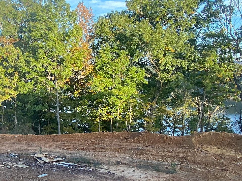 2nd image of 175 Lake Rdg
