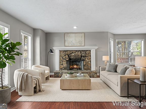 4th image of 1012 Ascot Ct