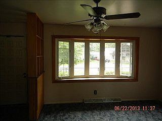 4th image of 1118 Colonial Dr