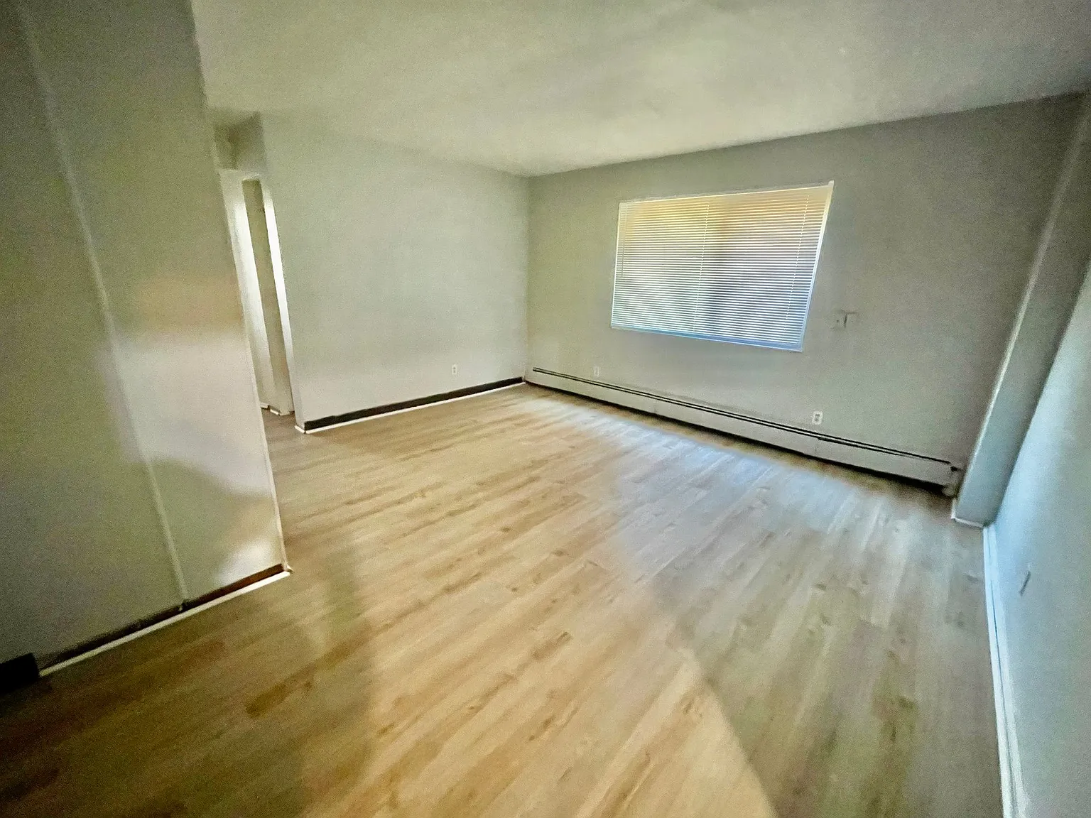 Glen Oaks Apartments — Photo 1