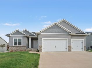 184 Battle Creek Dr, Marion, IA 52302