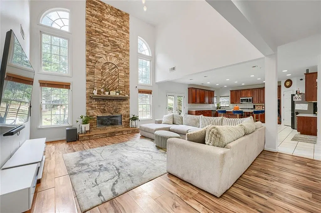 4 bed, 3.5 bath, 3705 sqft, $4,800 — Photo 4