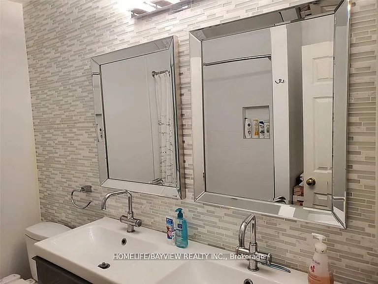 84 Huntington Park Dr W — Photo 11