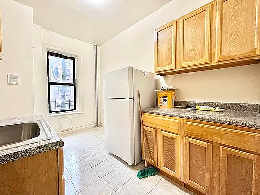 3rd image of 164 Linden Blvd APT B5