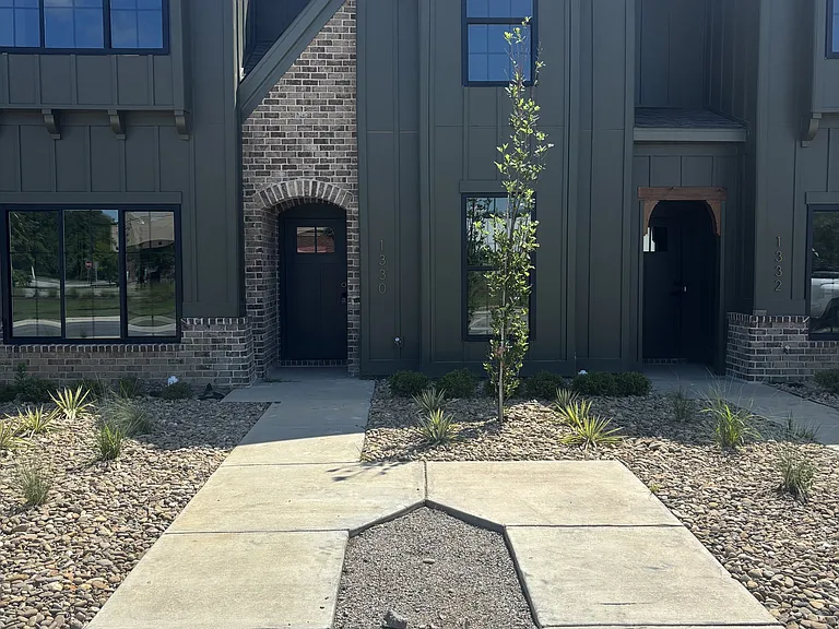 1330 Twelve Oaks Ln #1 — Photo 1