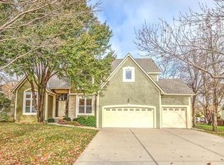 10422 W 125th Ter, Overland Park, KS 66213