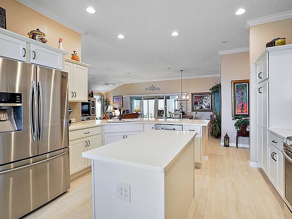 4th image of 1813 Flynn Cir