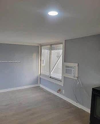5th image of 6347 N Dixie Hwy #15