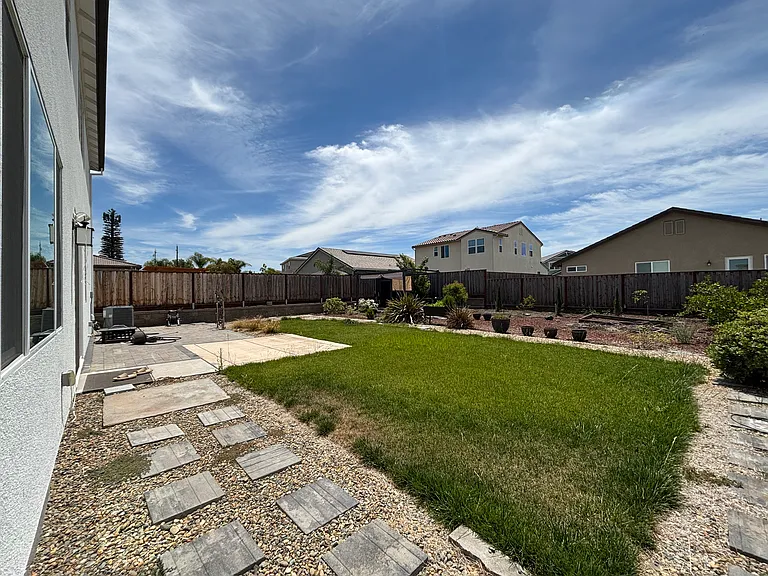 2051 Rosemary Dr — Photo 41