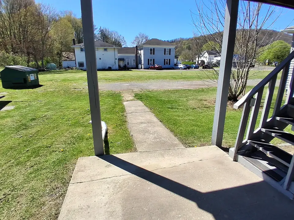 464 Main St #3