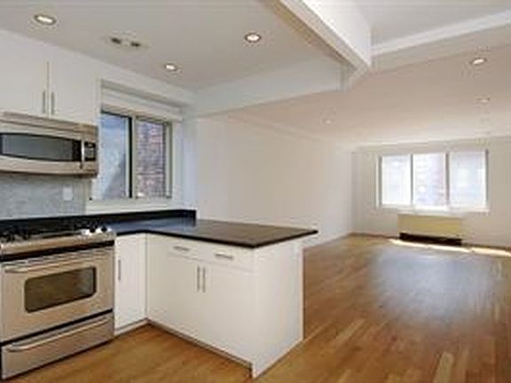 4th image of 137 E 13th St #5THFLR