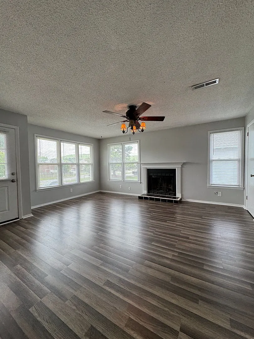 Move In Special: 1/2 Off 1st Month's Rent!! — Photo 3