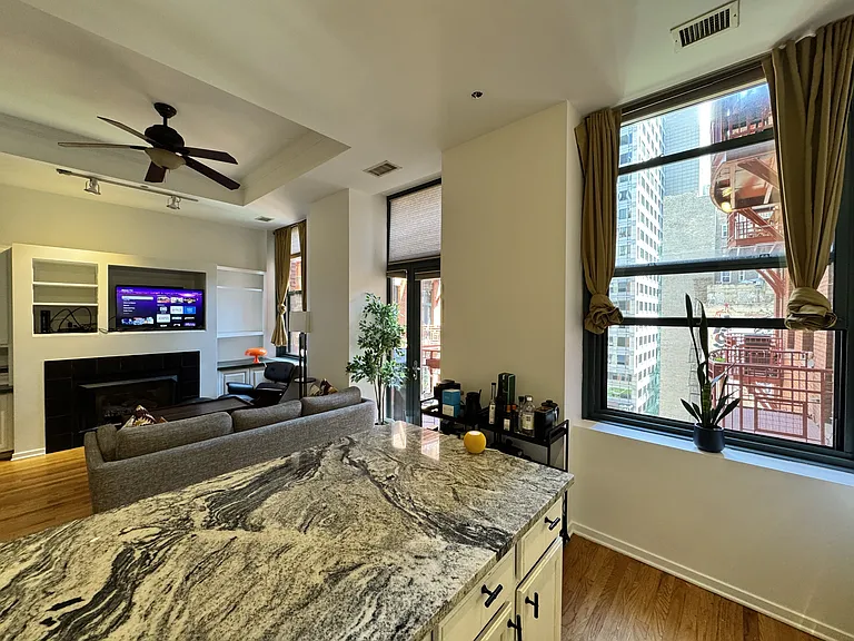 208 W Washington St #1208 — Photo 7