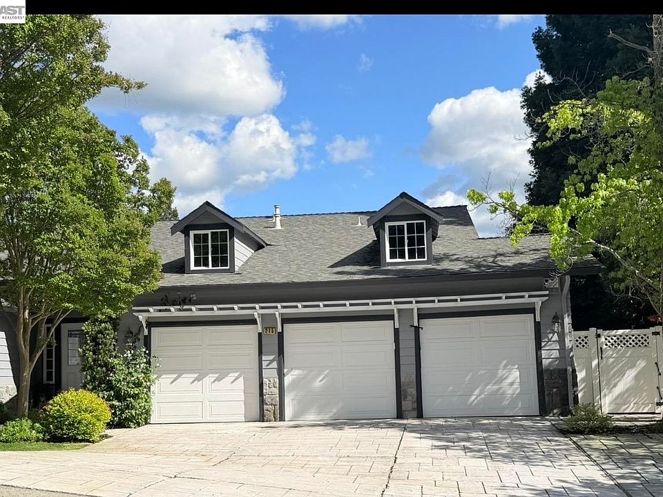 1st image of 215 Arthur Ct