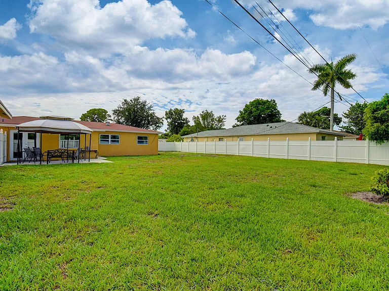 15021 Jackson Rd — Photo 35