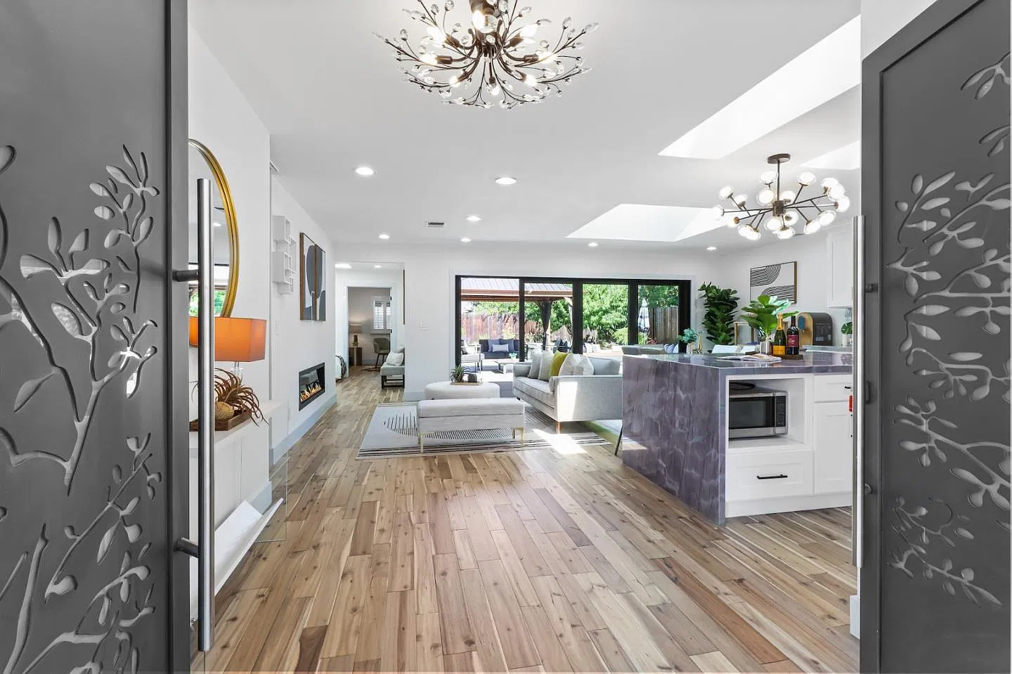 3 bed, 1810 sqft, $6,550 — Photo 2