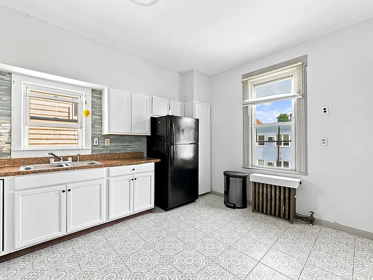 35 W 52nd St #2 — Photo 4