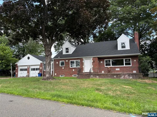 30 Birch St, Emerson, NJ 07630