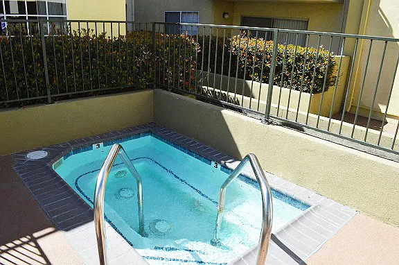 Burbank Village Apartments — Photo 15