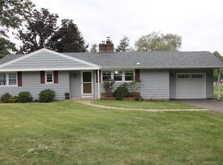 122 Damascus Rd, Branford, CT 06405