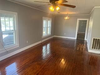 2nd image of 1003 Poplar St