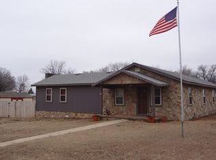 911 N 14th St, Perry, OK 73077