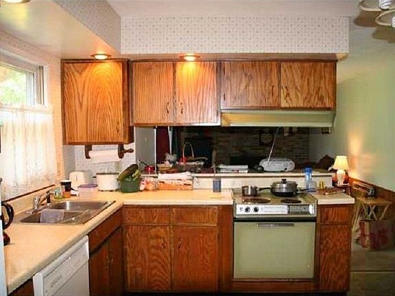4th image of 360 Pickering Dr