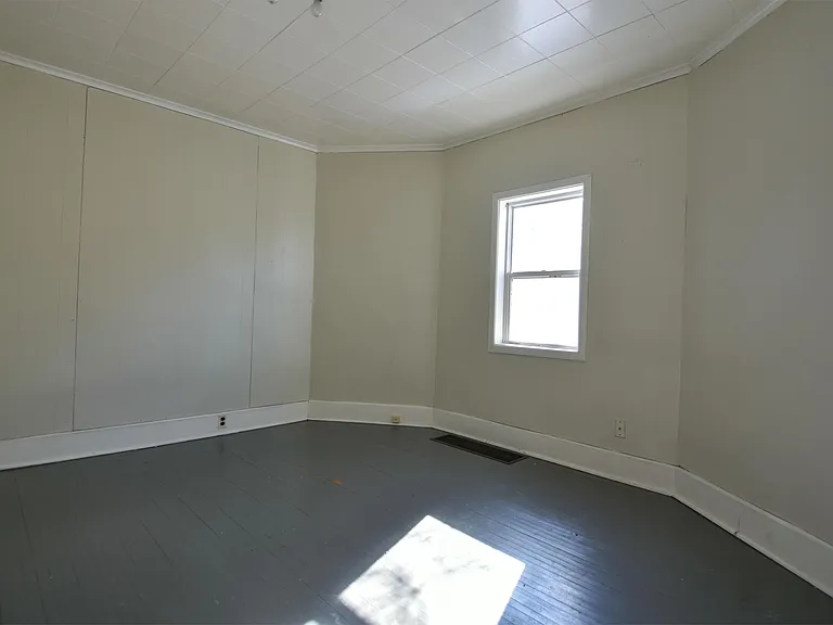 127B Woodlawn Ave — Photo 6