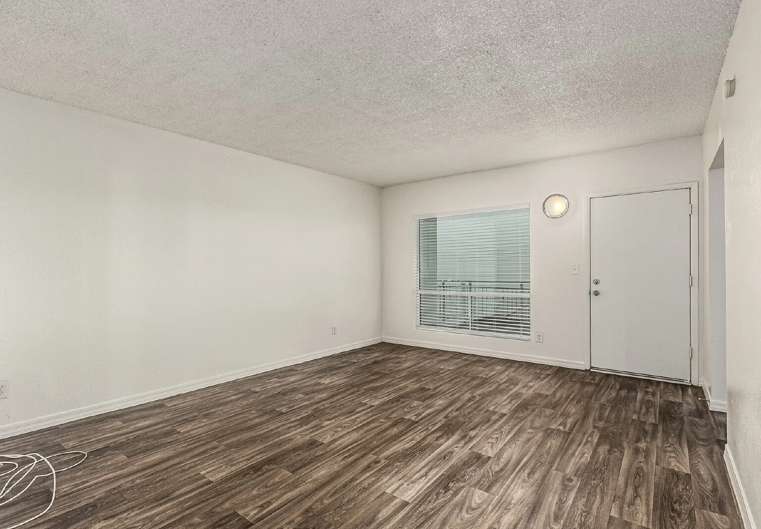 2 bed, 2.0 bath, 950 sqft, $1,399 — Photo 4