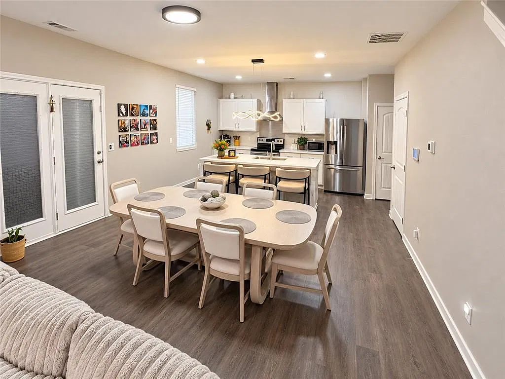 4 bed, 2.5 bath, 2115 sqft, $2,500 — Photo 3