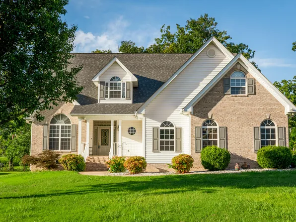 8915 Streamside Dr, Ooltewah, TN 37363