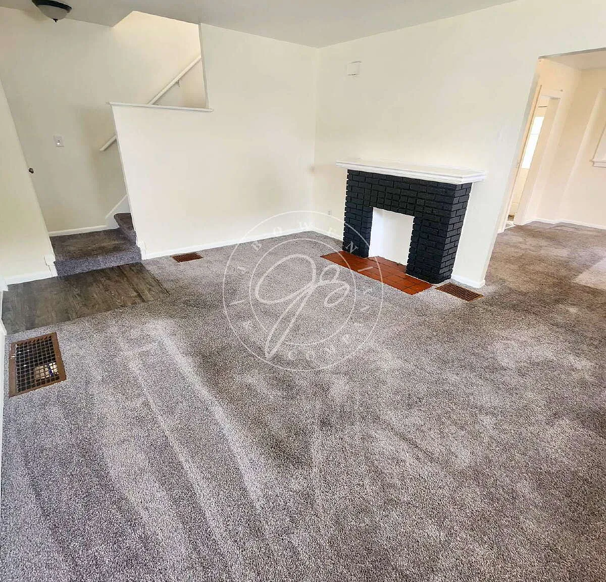 3 bed, 1.0 bath, 1128 sqft, $1,400 — Photo 2