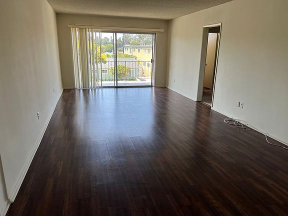 3rd image of 2315 28th St APT 202