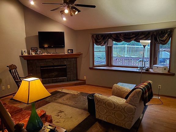 2nd image of 7564 Anchor Ln