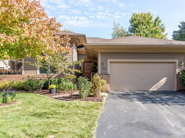 5195 Doral Ct, Ann Arbor, MI 48108