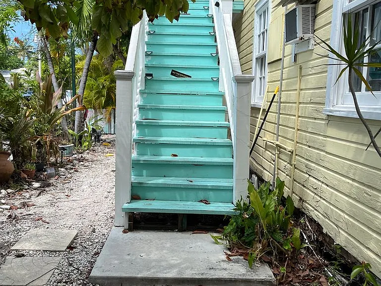 1128 Margaret St — Photo 19