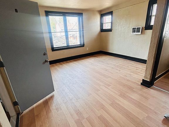 3rd image of 16853 Log Cabin St #1