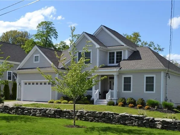 49 Walley St, Bristol, RI 02809