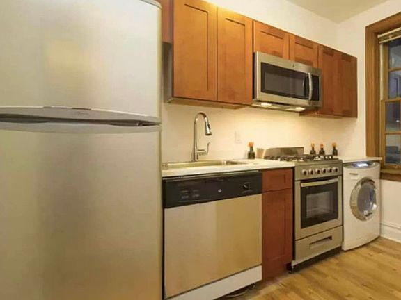 3rd image of 89 Hicks St APT 5C