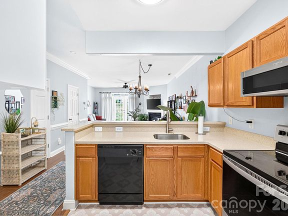 4th image of 6312 Rhodins Ln